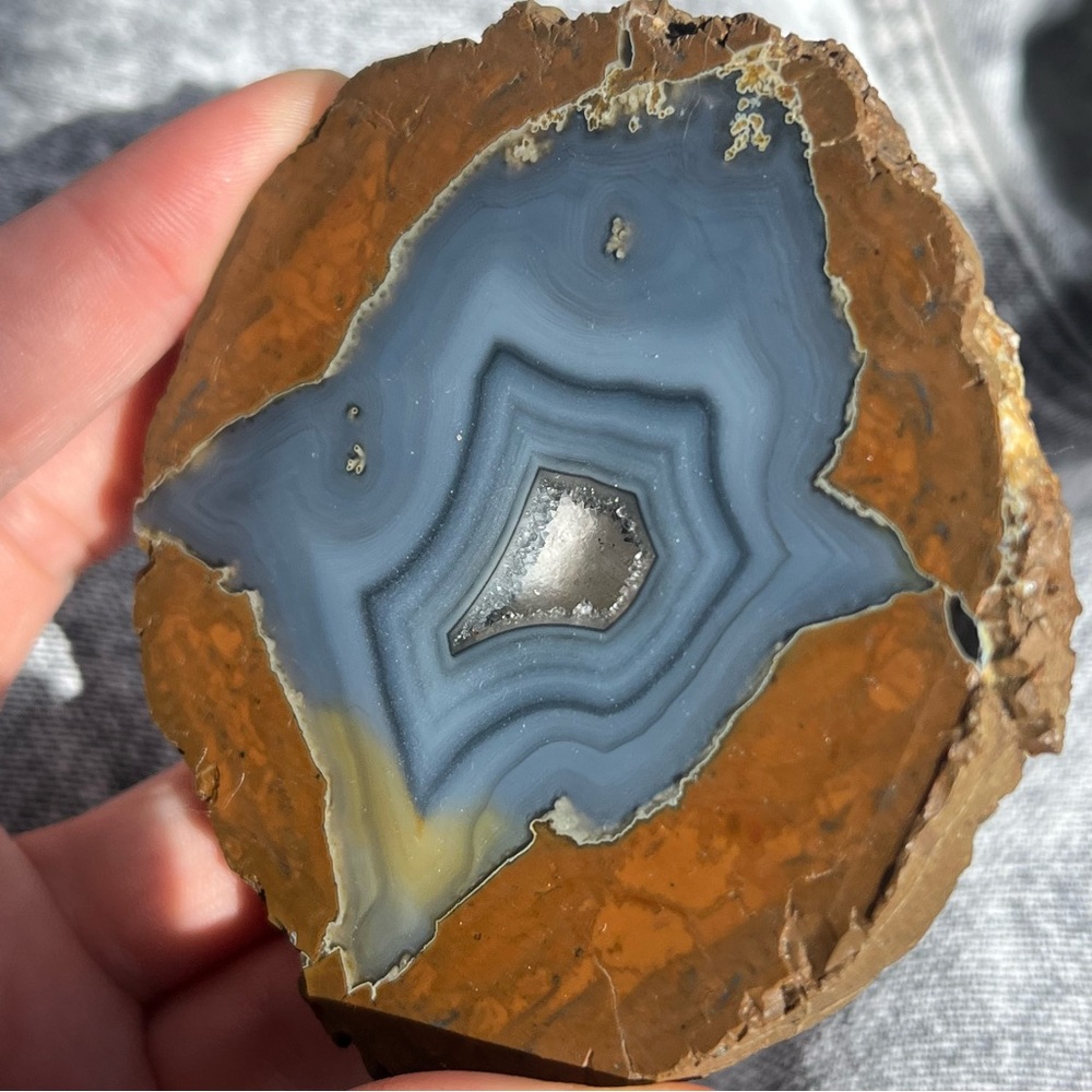 Thunderegg Oregon lava crystal mineral natural home mantle coaster altar plate